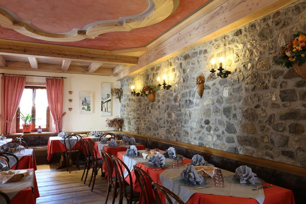 Albergo Centrale Forni di Sopra Ngoại thất bức ảnh