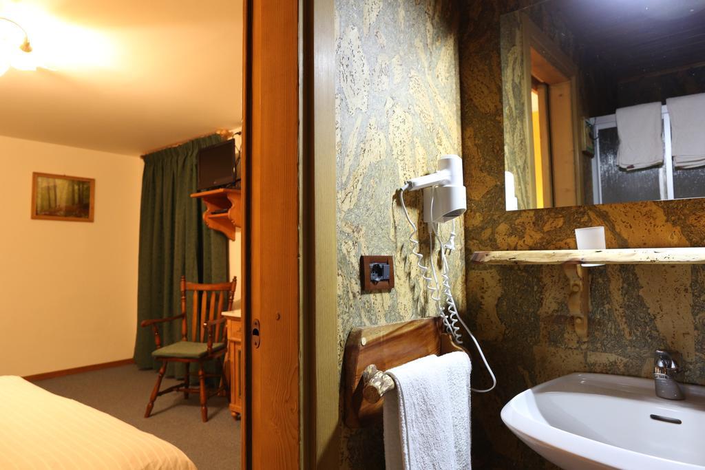 Albergo Centrale Forni di Sopra Ngoại thất bức ảnh