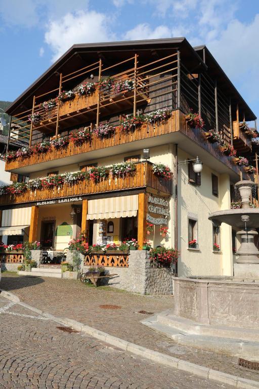 Albergo Centrale Forni di Sopra Ngoại thất bức ảnh
