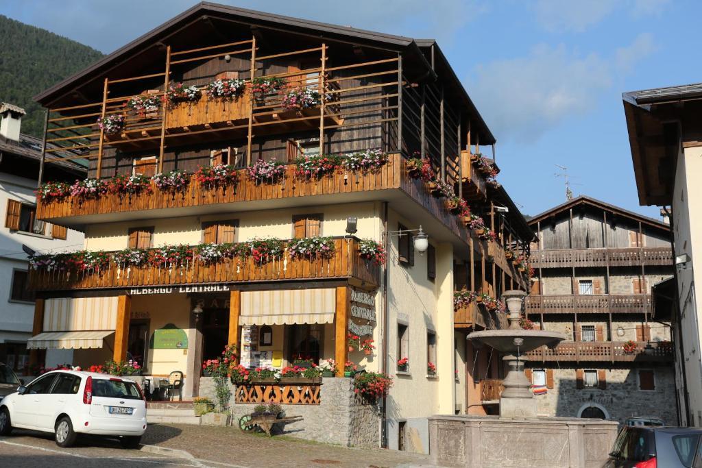 Albergo Centrale Forni di Sopra Ngoại thất bức ảnh