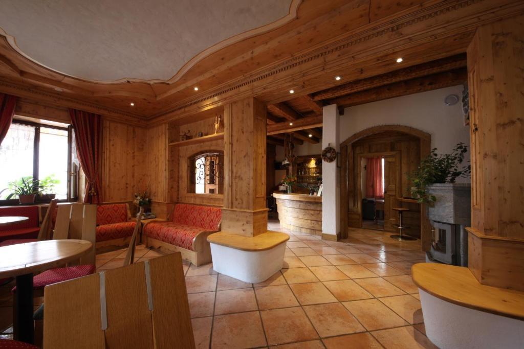 Albergo Centrale Forni di Sopra Ngoại thất bức ảnh