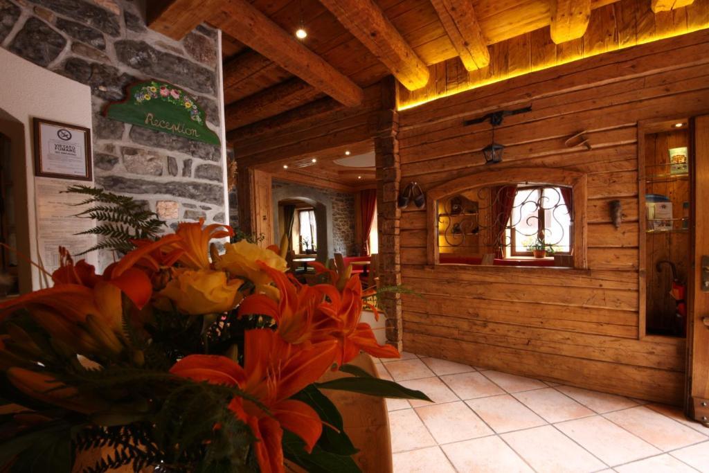 Albergo Centrale Forni di Sopra Ngoại thất bức ảnh