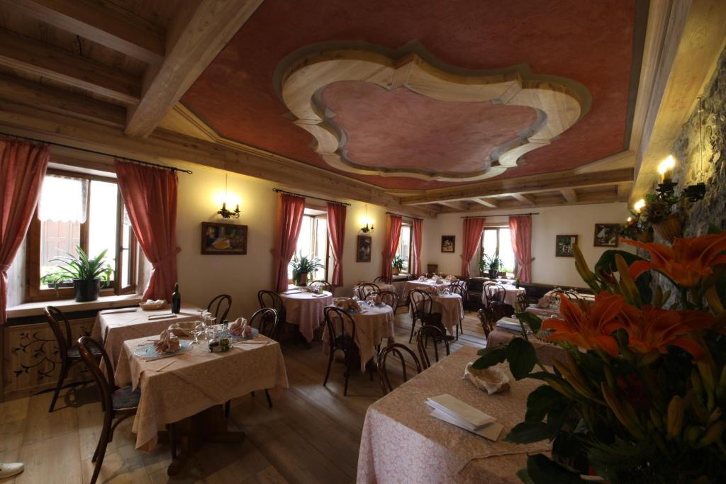Albergo Centrale Forni di Sopra Ngoại thất bức ảnh